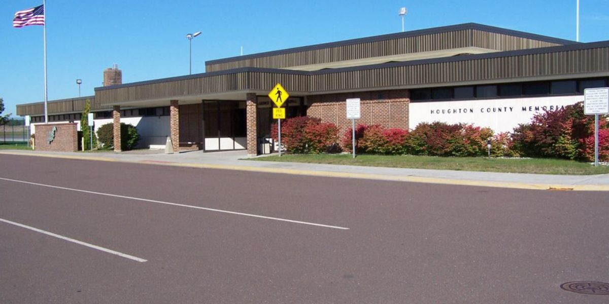 United Airlines Houghton County Memorial Airport – CMX Terminal