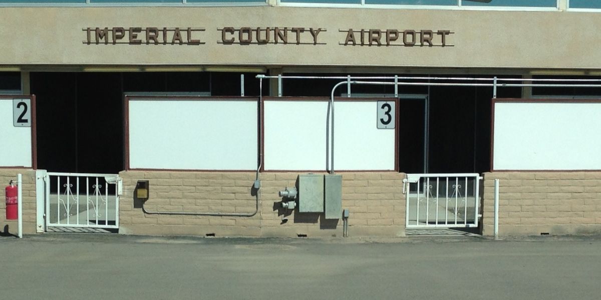 United Airlines Imperial County Airport – IPL Terminal