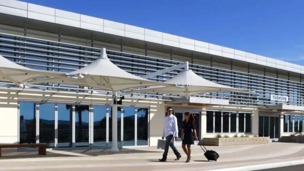 United Airlines McClellan Palomar Airport – CLD Terminal