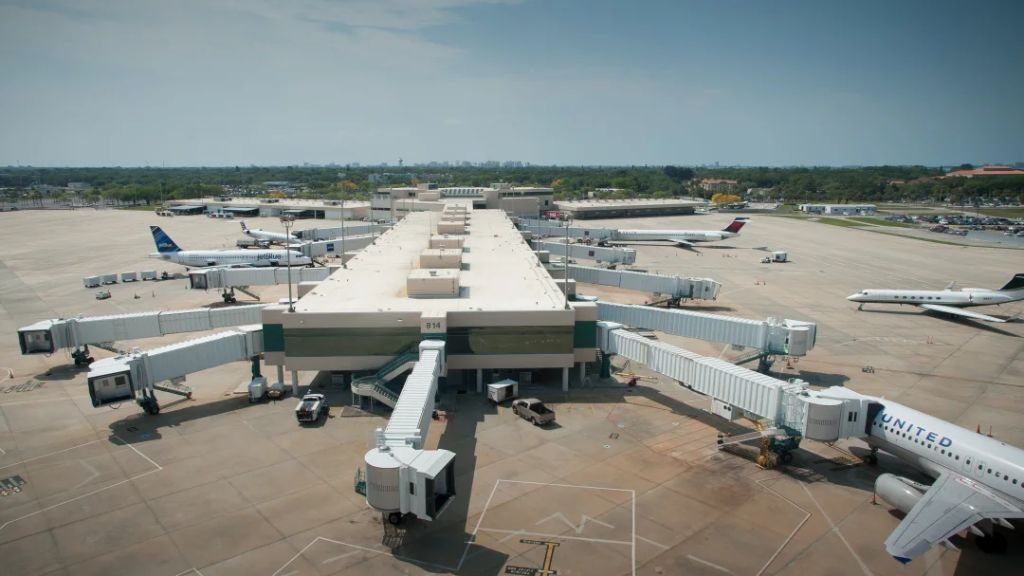 Avelo Airlines Sarasota–Bradenton International Airport – SRQ Terminal