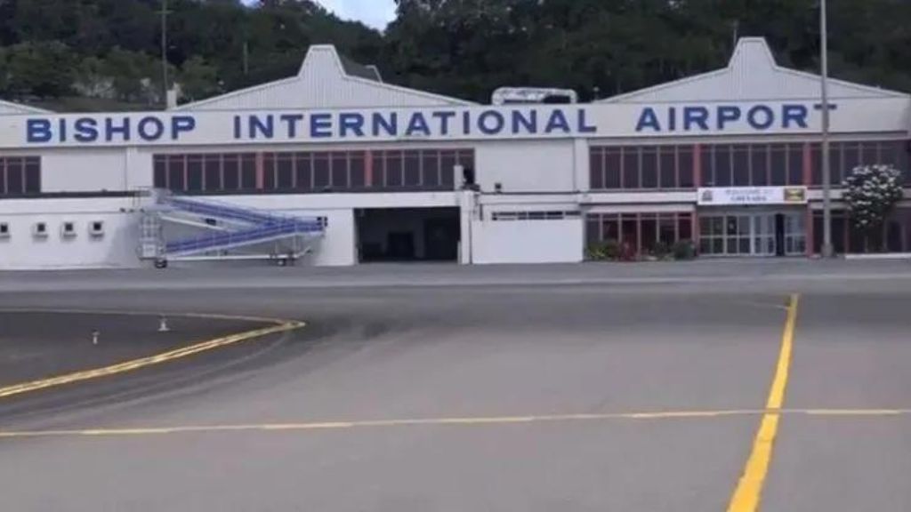 United Airlines Bishop International International Airport –  FNT Terminal