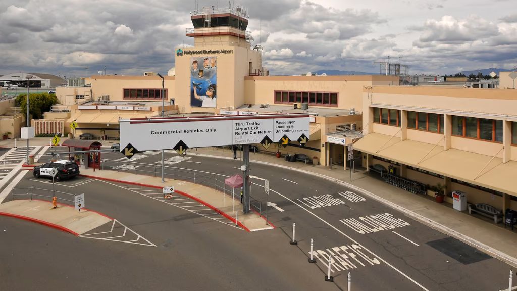 United Airlines Hollywood Burbank Airport –  BUR Terminal