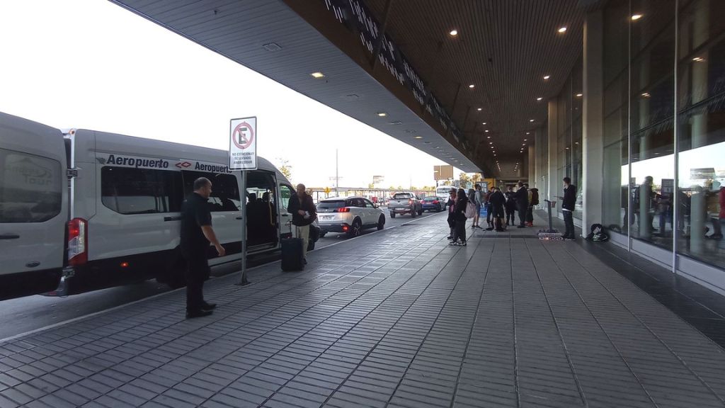 Sky Airlines Balmaceda Airport – BBA Terminal