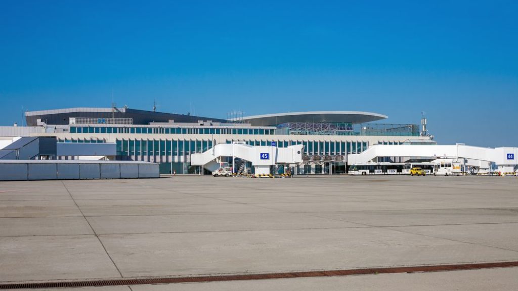 Aer Lingus Budapest International Airport –  BUD Terminal