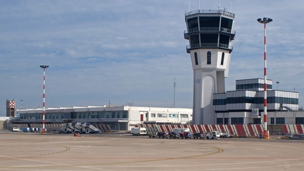 Lufthansa Airlines Bari International Airport -Karol Wojtyla – BRI Terminal