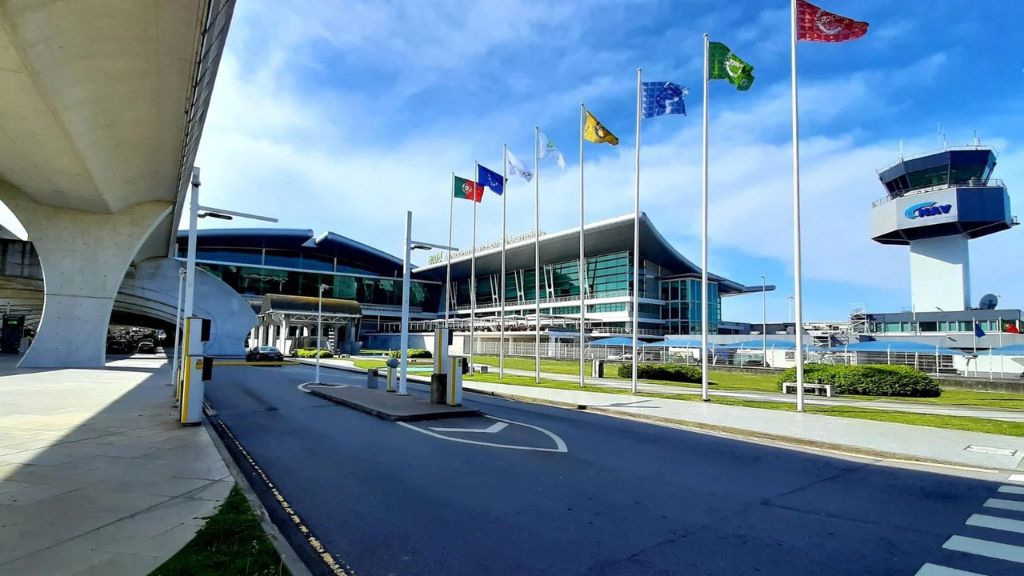 Lufthansa Airlines Francisco Sá Carneiro Airport – OPO Terminal