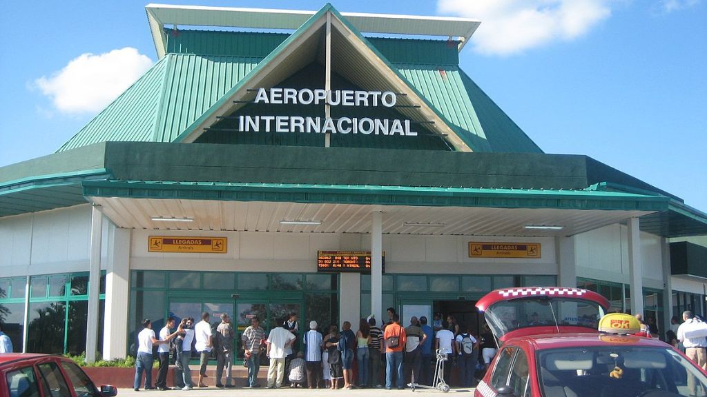 Contour Airlines Frank Paìs International Airport – HOG Terminal