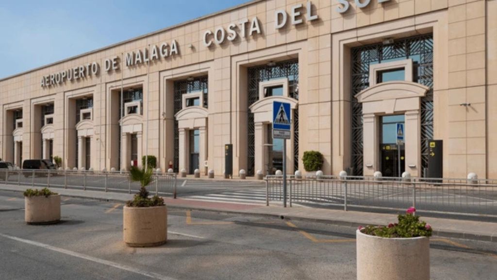 LOT Polish Airlines Málaga-Costa del Sol Airport – AGP Terminal