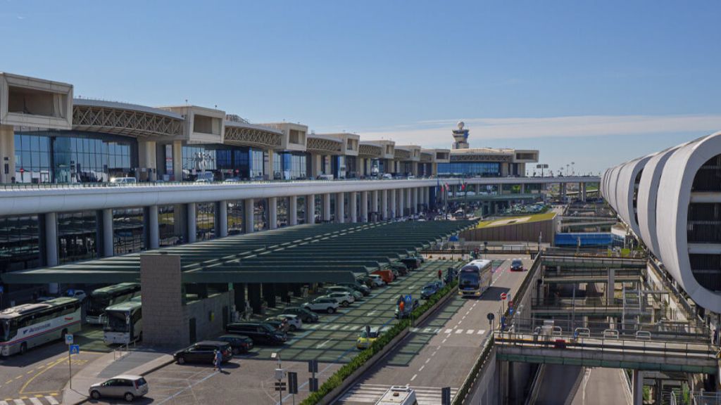 Cathay Pacific Airways Milano Malpensa Airport – MXP Terminal