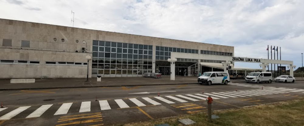 LOT Polish Airlines Pula Airport – PUY Terminal