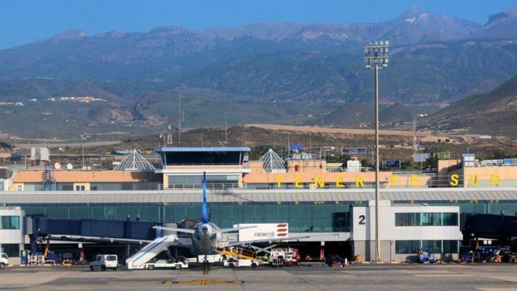 LOT Polish Airlines Tenerife South Airport – TFS Terminal