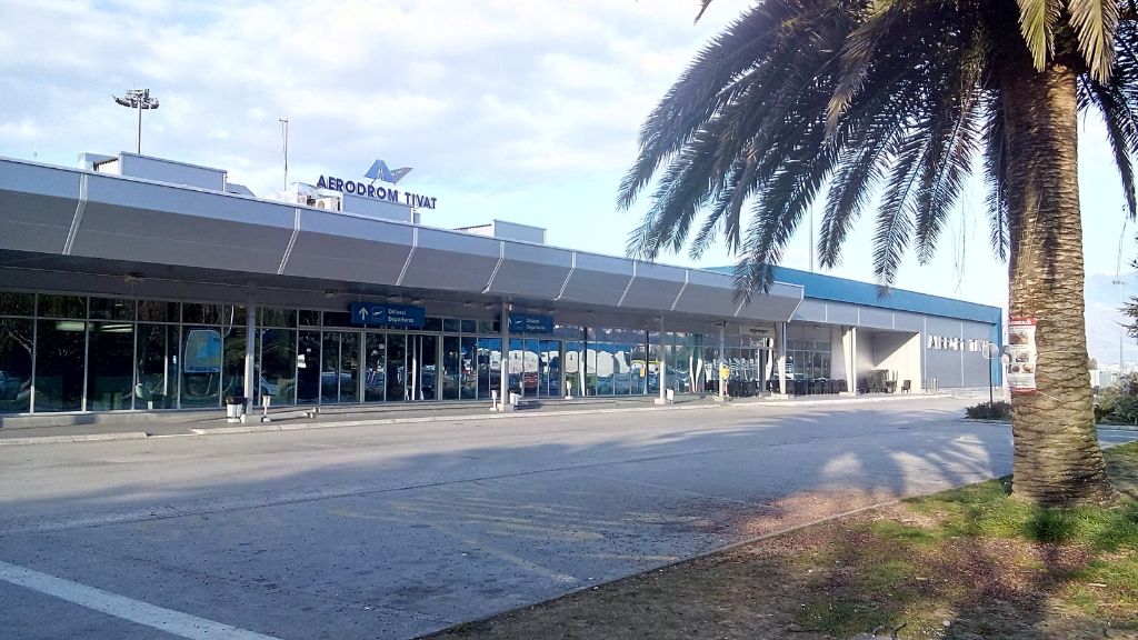 LOT Polish Airlines Tivat Airport – TIV Terminal