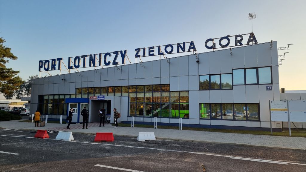 LOT Polish Airlines Zielona Góra Airport – IEG Terminal